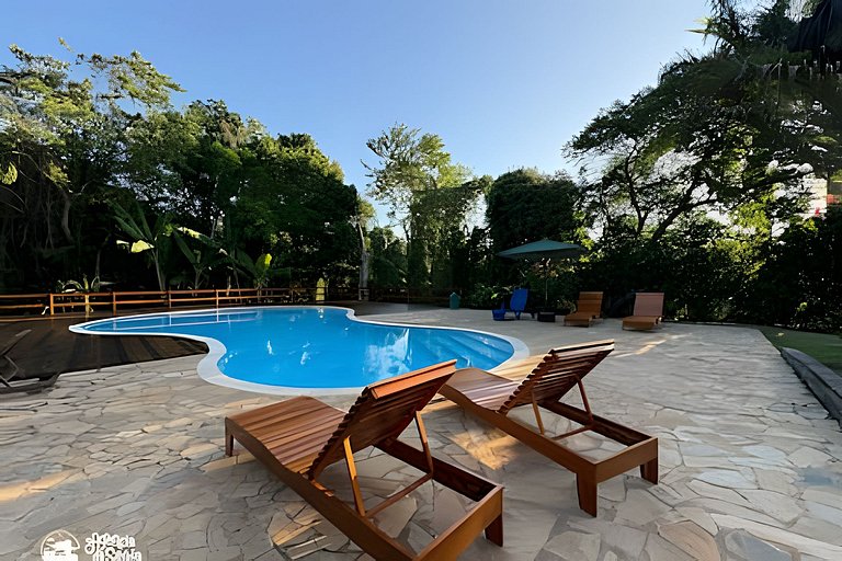 Linda casa com varanda gourmet em condomínio