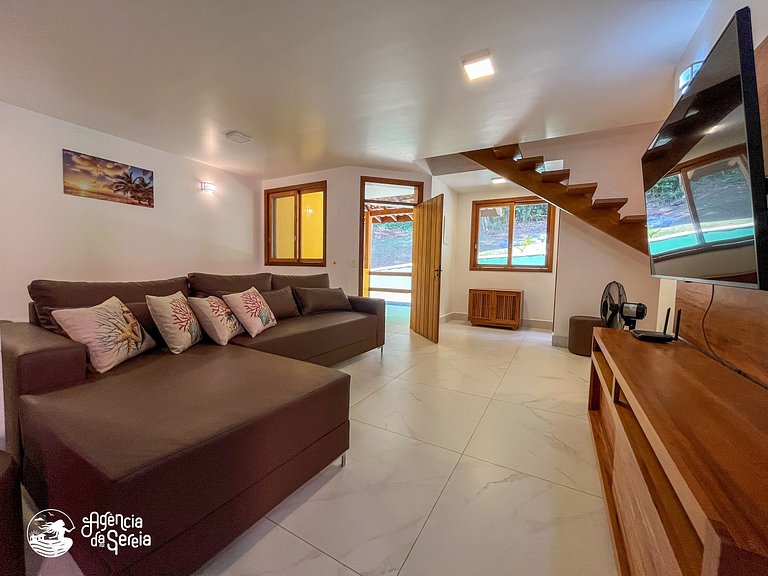 Linda casa em cond com piscina e perto da praia