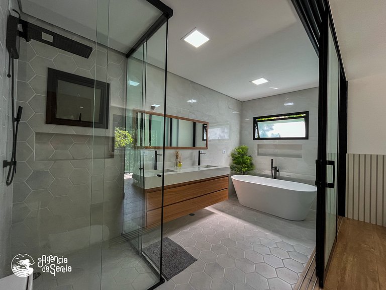Casa em cond. perto da Praia da Feiticeira – Ilhabela