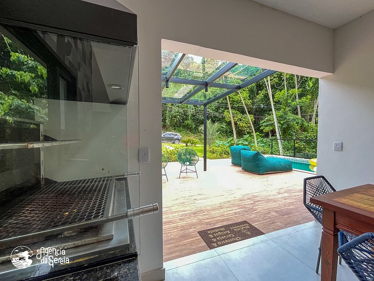 Casa em cond. perto da Praia da Feiticeira – Ilhabela