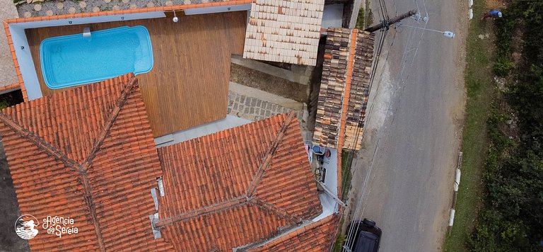 Casa c/ ótima área externa na praia da Feiticeira