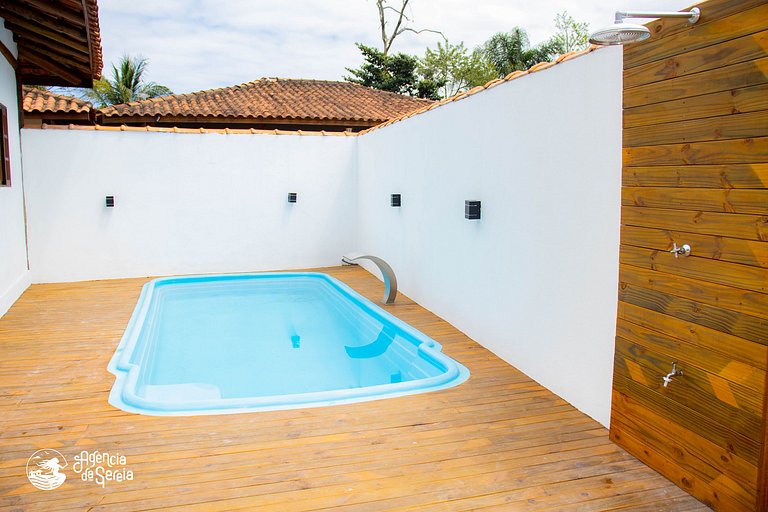 Casa c/ ótima área externa na praia da Feiticeira
