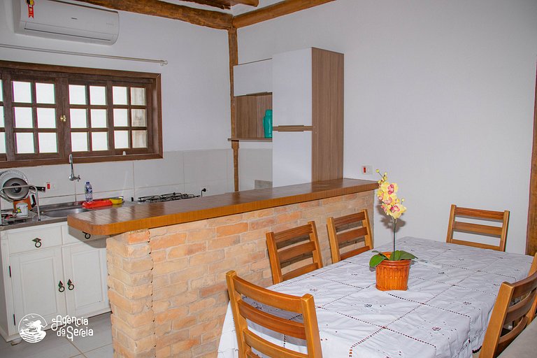 Casa c/ ótima área externa na praia da Feiticeira