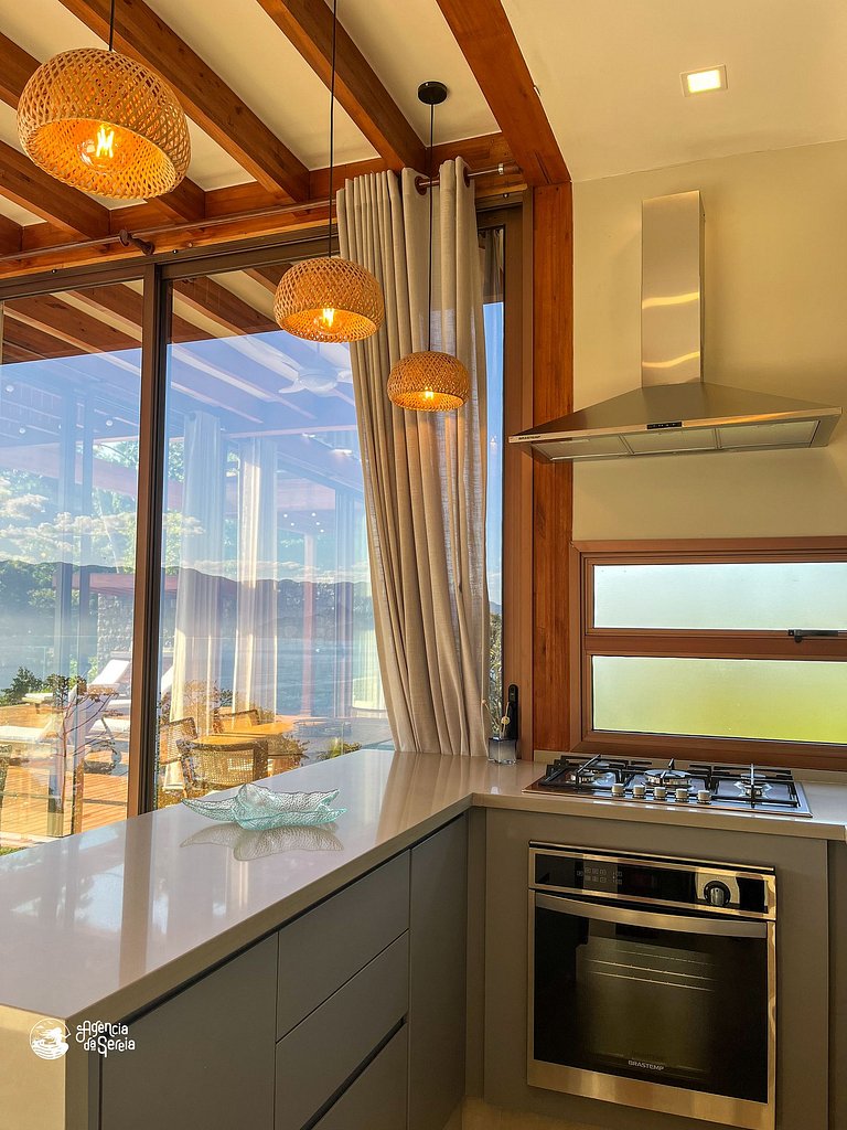 Casa com vista-mar e temporada baleias em Ilhabela