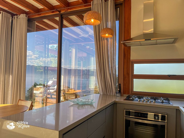 Casa com vista-mar e temporada baleias em Ilhabela
