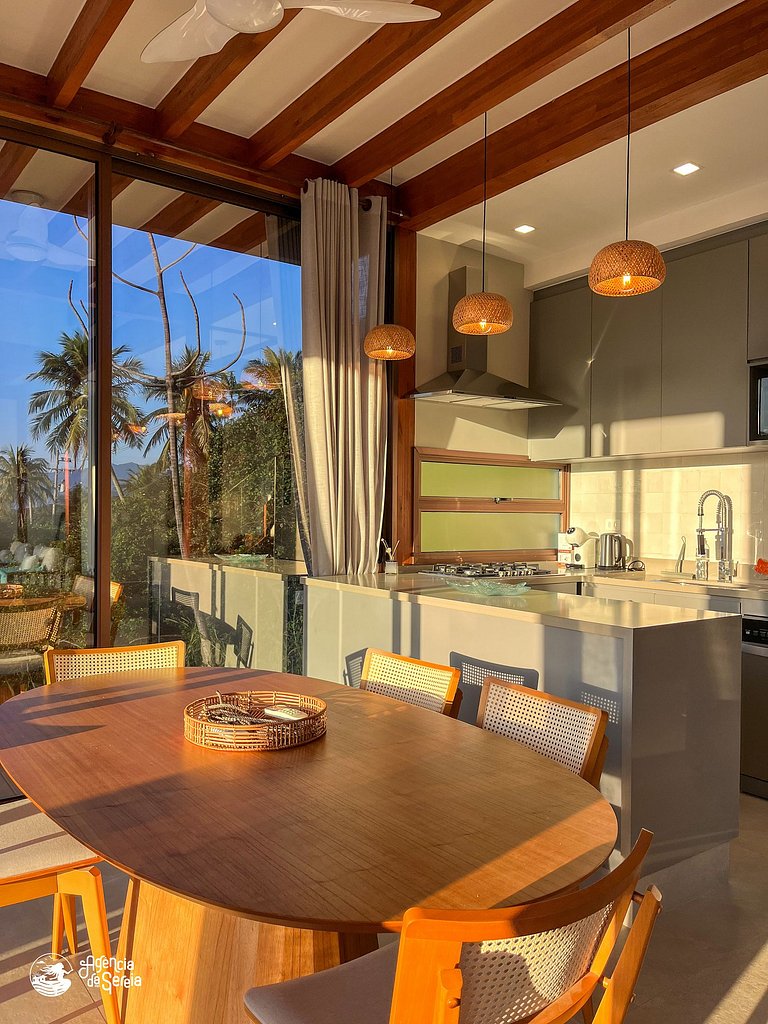 Casa com vista-mar e temporada baleias em Ilhabela