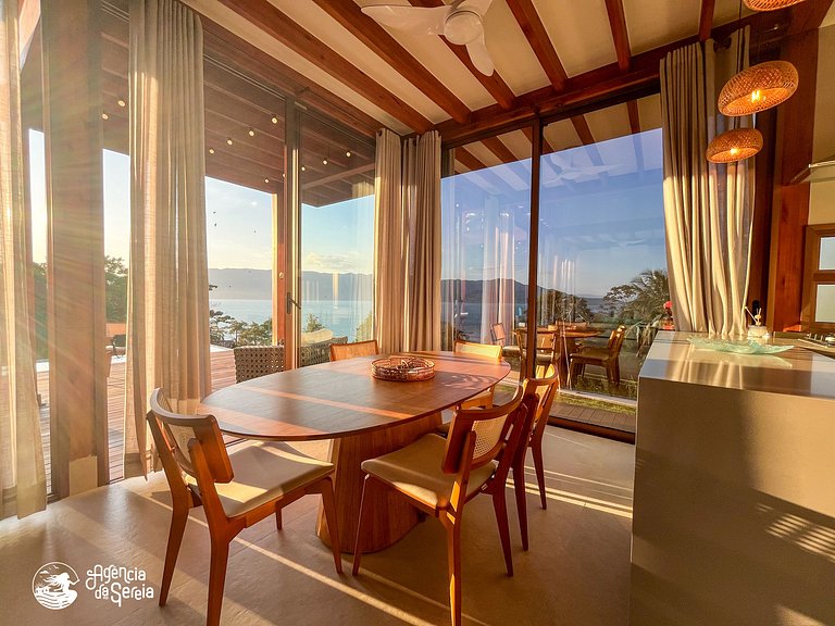 Casa com vista-mar e temporada baleias em Ilhabela