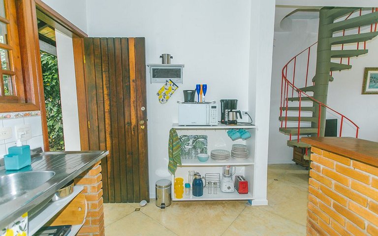 Casa c/ jardim a 300m da praia – Itaquanduba, Ilhabela