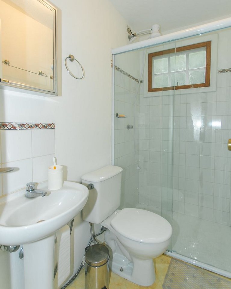 Casa c/ jardim a 300m da praia – Itaquanduba, Ilhabela