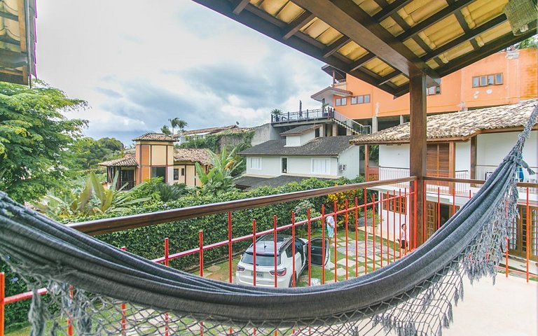 Linda casa em condomínio à 300m da Praia