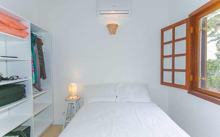 Linda casa em condomínio à 300m da Praia