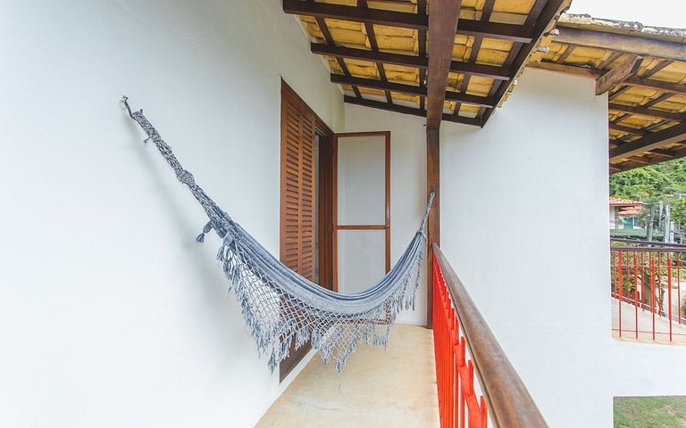 Linda casa em condomínio à 300m da Praia
