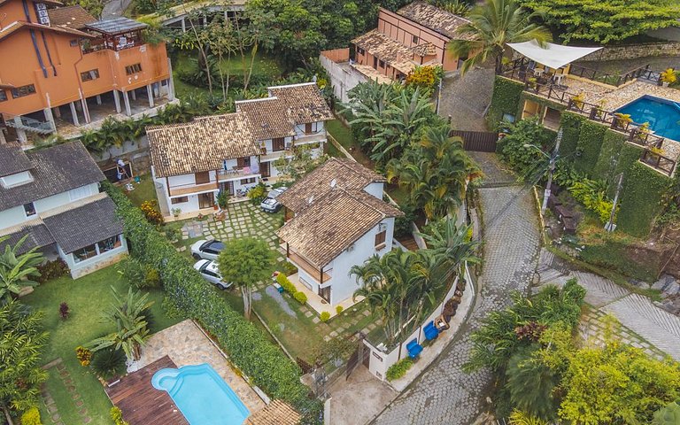 Casa c/ jardim a 300m da praia – Itaquanduba, Ilhabela