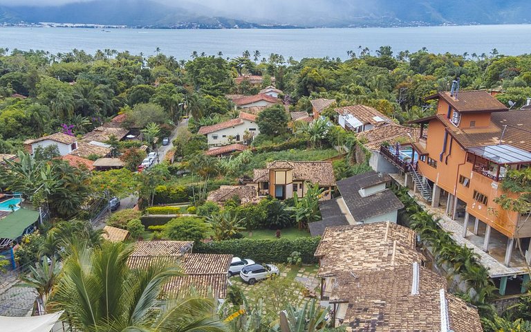 Casa c/ jardim a 300m da praia – Itaquanduba, Ilhabela