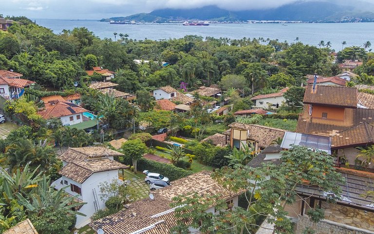Casa c/ jardim a 300m da praia – Itaquanduba, Ilhabela