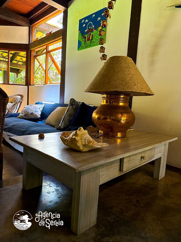 Casa aconchegante em condomínio com piscina