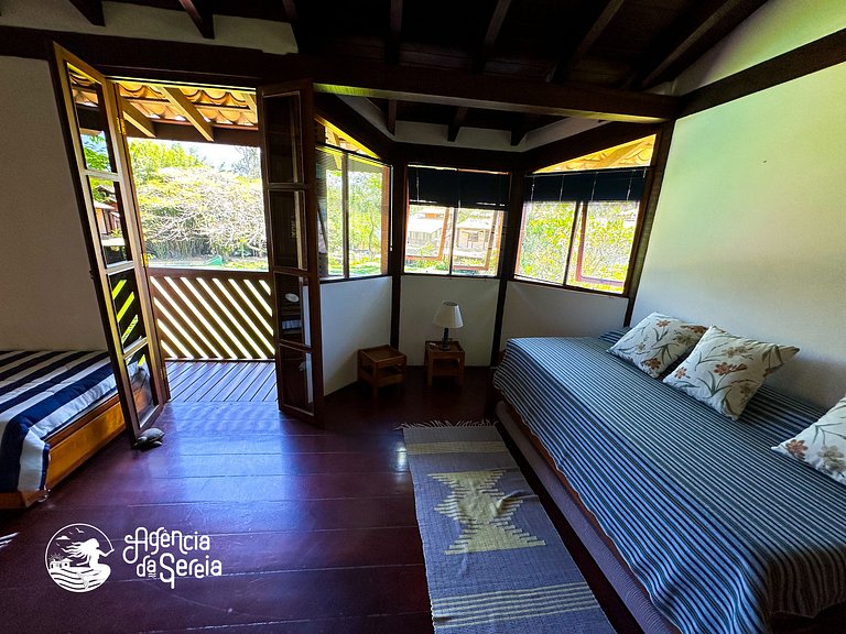 Casa aconchegante em condomínio com piscina