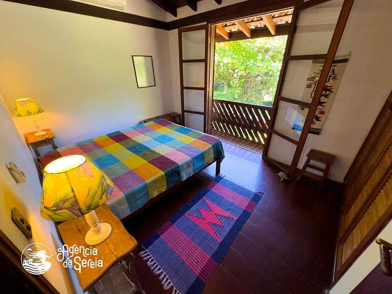 Casa aconchegante em condomínio com piscina