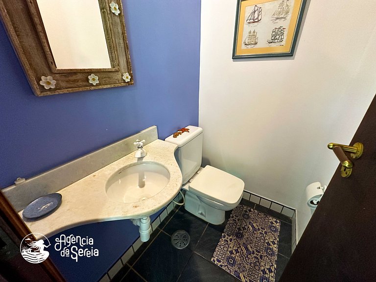 Casa aconchegante em condomínio com piscina
