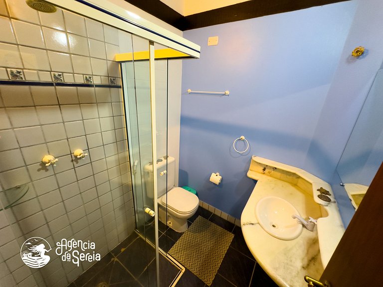 Casa aconchegante em condomínio com piscina