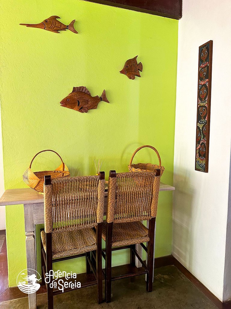 Casa aconchegante em condomínio com piscina