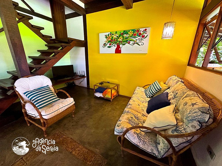 Casa aconchegante em condomínio com piscina