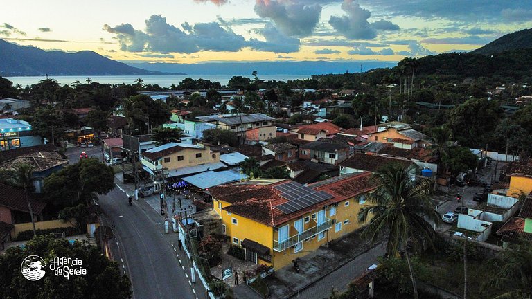 Lindo studio a poucos metros da praia do Perequê