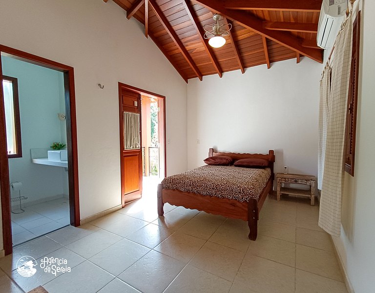 Casa c piscina,churrasqueira, quintal, perto praia