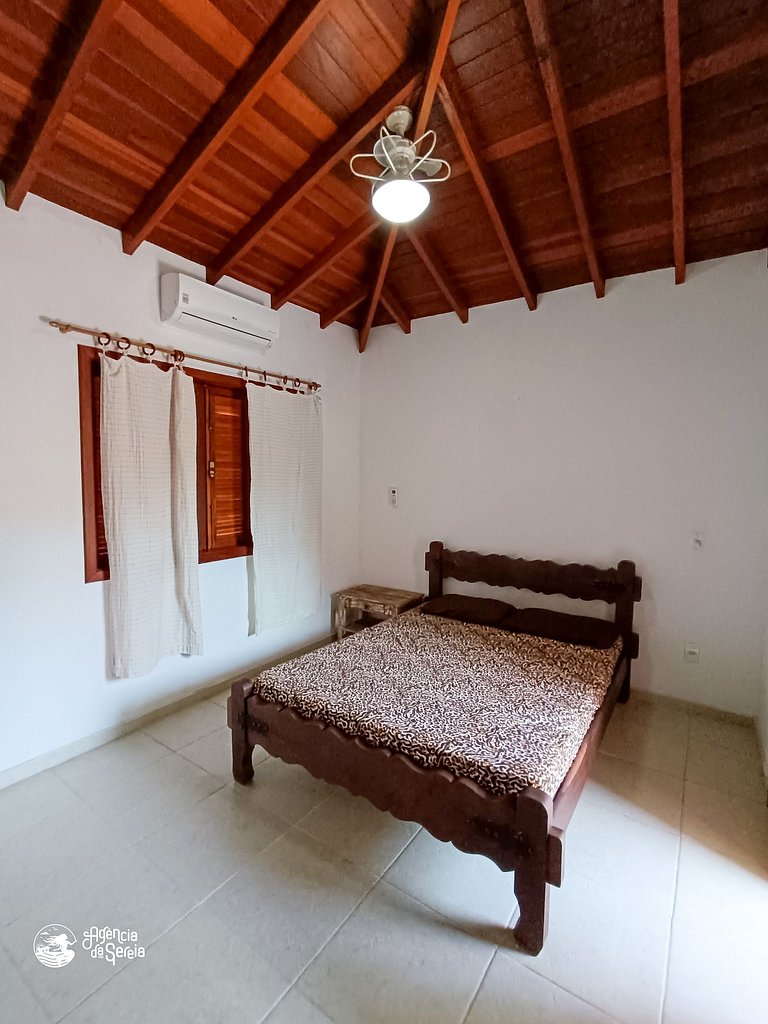 Casa c piscina,churrasqueira, quintal, perto praia
