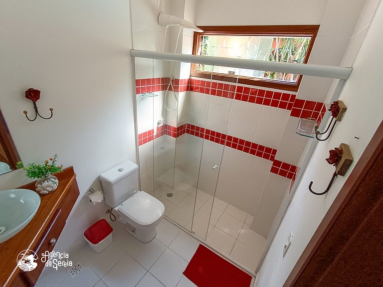 Casa c piscina,churrasqueira, quintal, perto praia