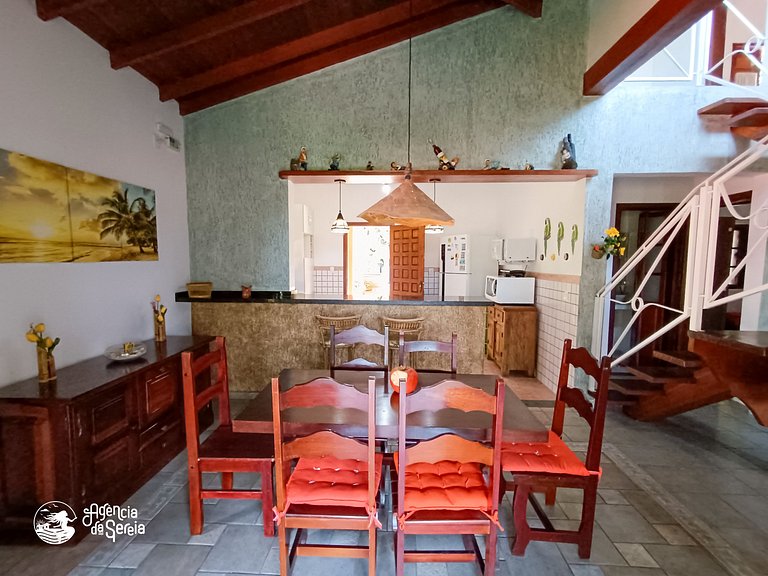 Casa c piscina,churrasqueira, quintal, perto praia