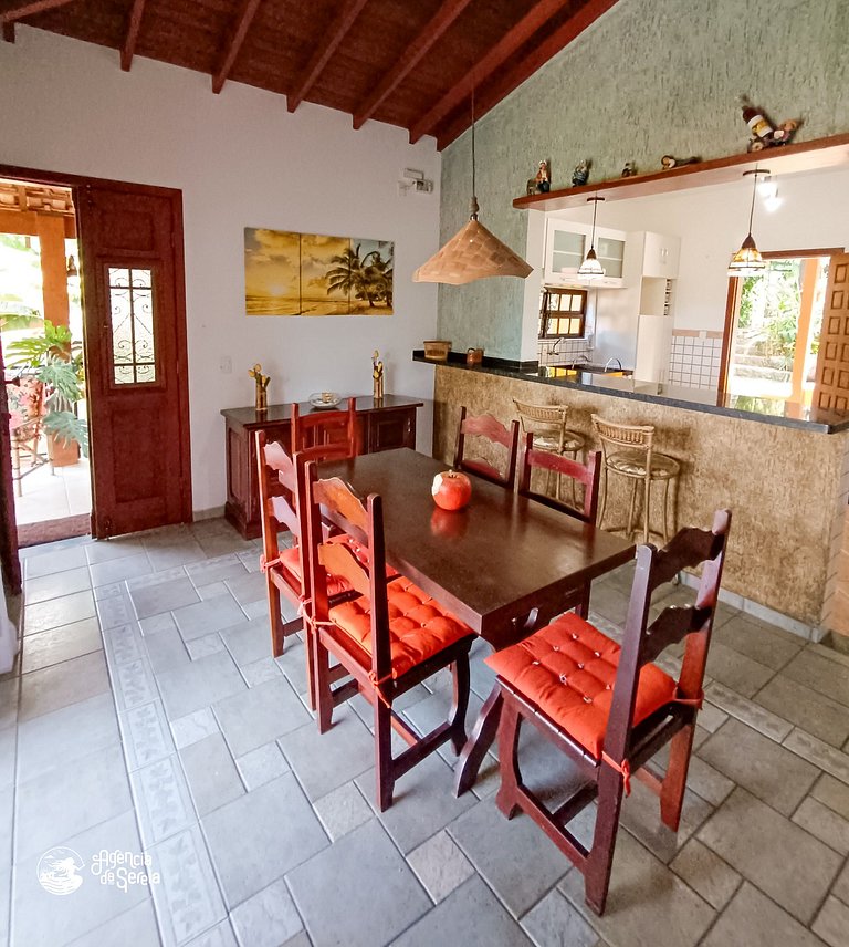 Casa c piscina,churrasqueira, quintal, perto praia
