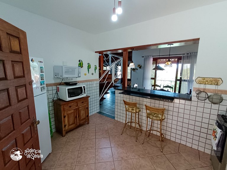 Casa c piscina,churrasqueira, quintal, perto praia