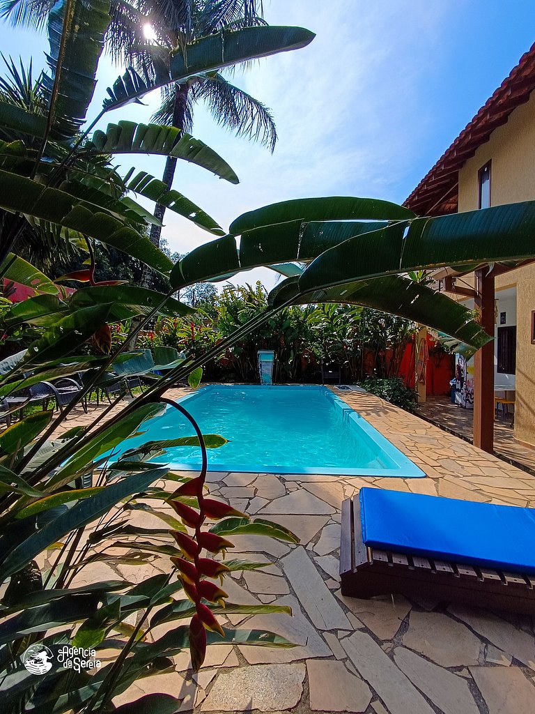 Casa c piscina,churrasqueira, quintal, perto praia
