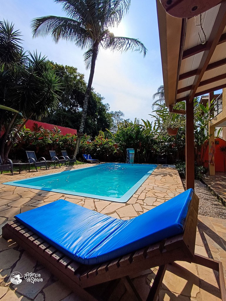 Casa c piscina,churrasqueira, quintal, perto praia
