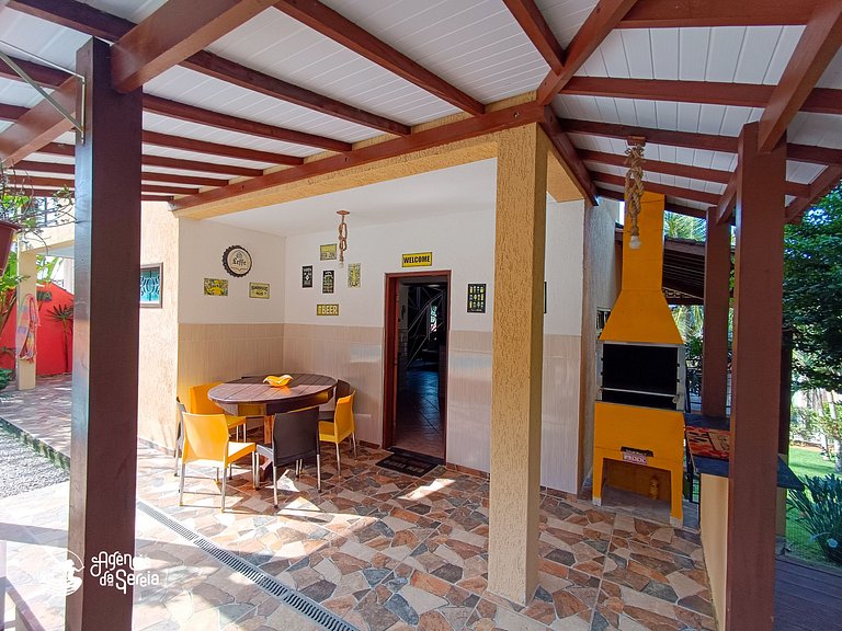 Casa c piscina,churrasqueira, quintal, perto praia