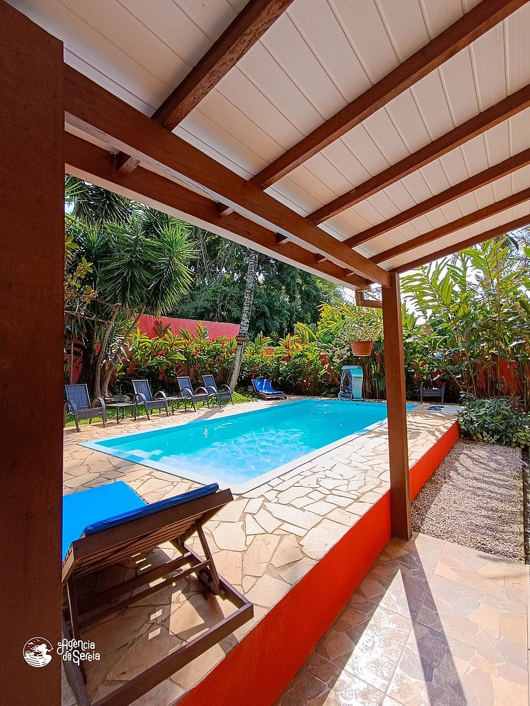 Casa c piscina,churrasqueira, quintal, perto praia