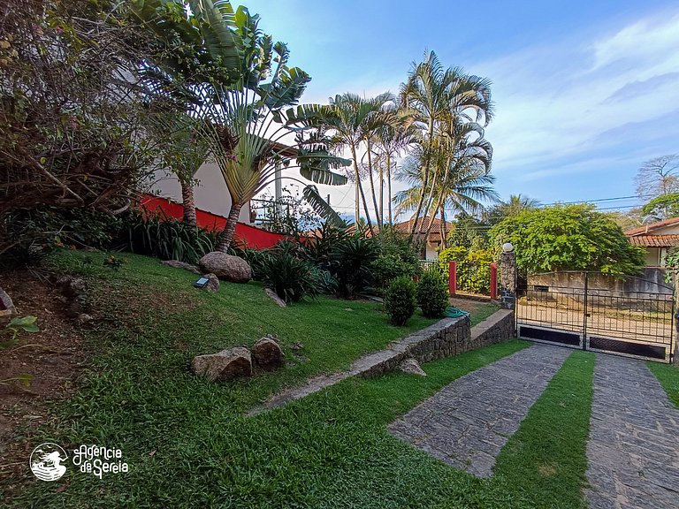 Casa c piscina,churrasqueira, quintal, perto praia