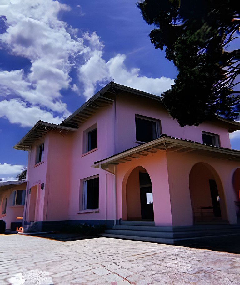 Casa rústica e espaçosa a 5min do Capivari –Campos do Jordão