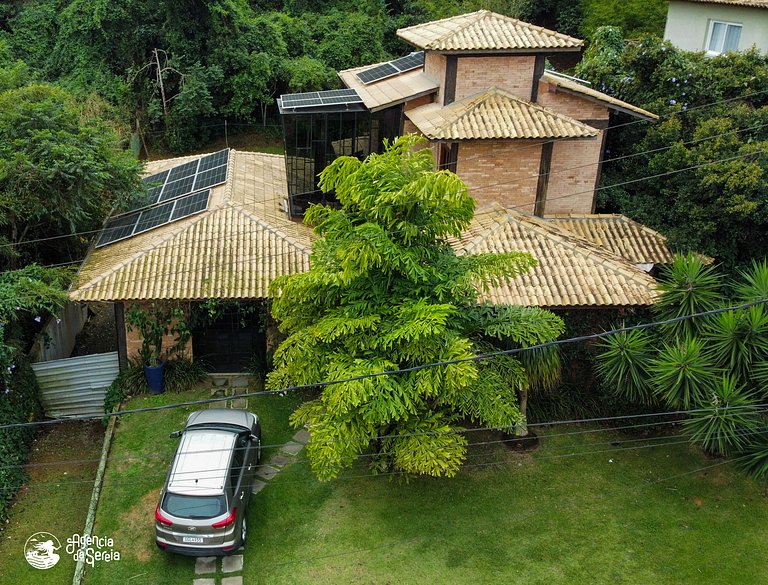 Casa espaçosa no centro, c/ jacuzzi e churrasq.