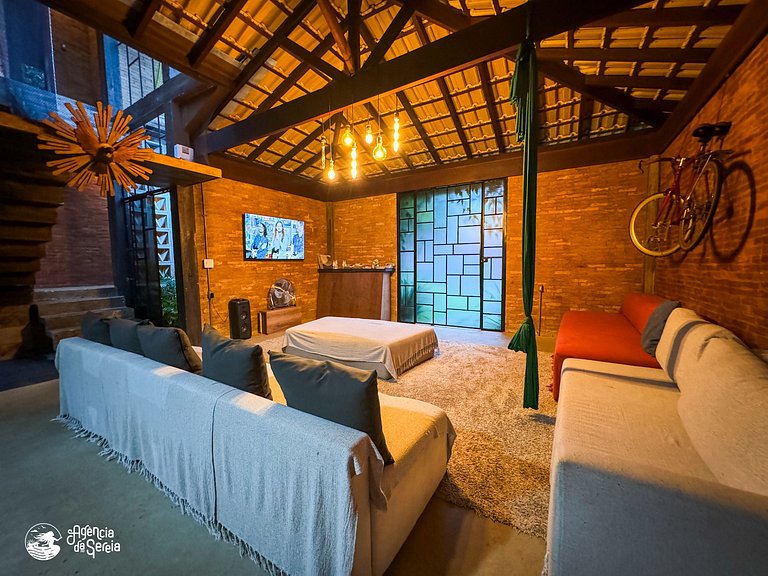 Casa espaçosa no centro, c/ jacuzzi e churrasq.