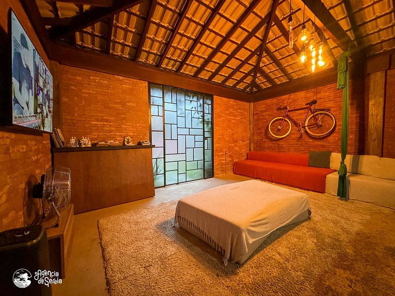 Casa espaçosa no centro, c/ jacuzzi e churrasq.