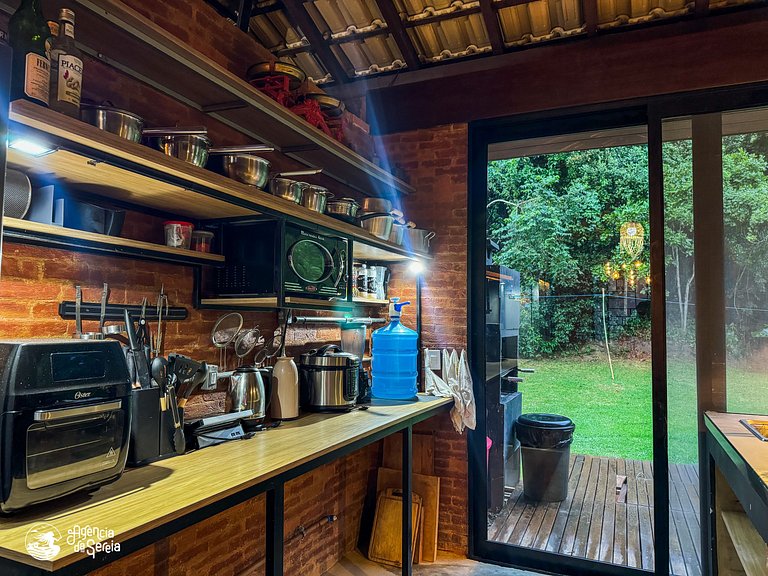 Casa espaçosa no centro, c/ jacuzzi e churrasq.