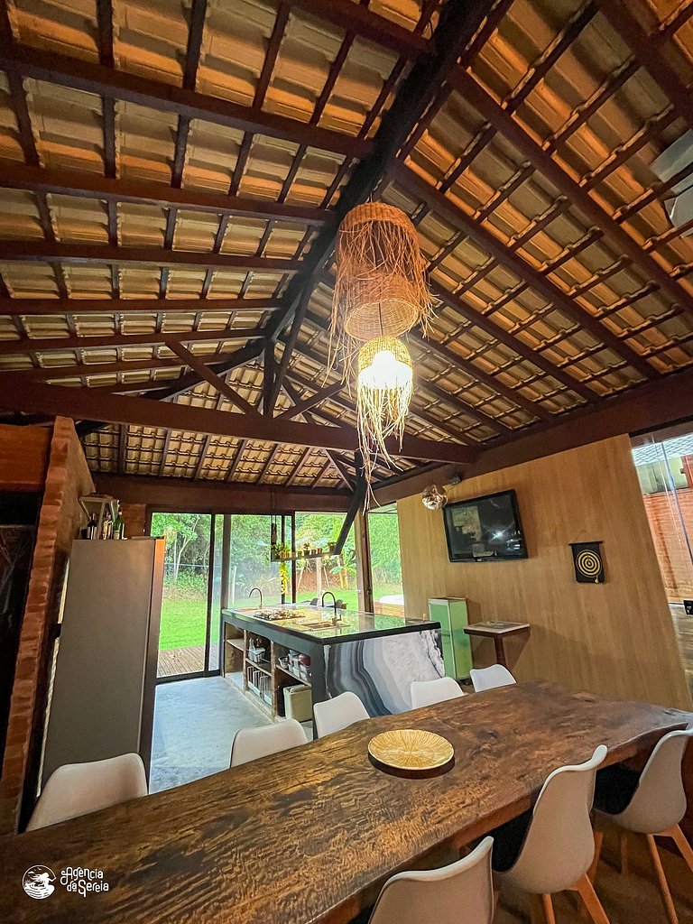 Casa espaçosa no centro, c/ jacuzzi e churrasq.