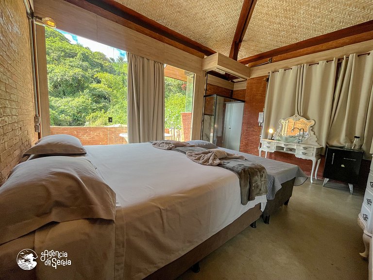 Casa espaçosa no centro, c/ jacuzzi e churrasq.