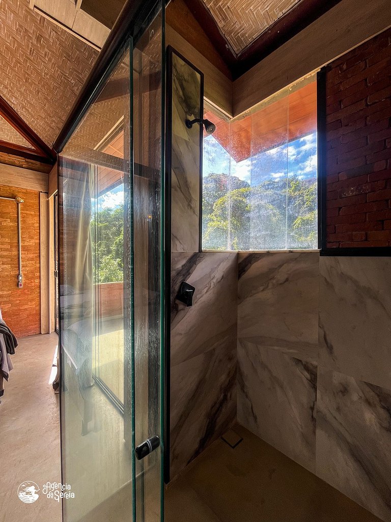 Casa espaçosa no centro, c/ jacuzzi e churrasq.