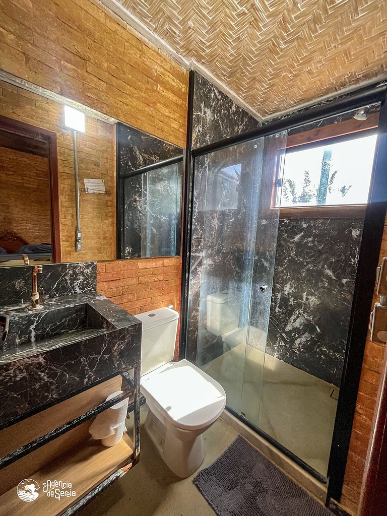 Casa espaçosa no centro, c/ jacuzzi e churrasq.