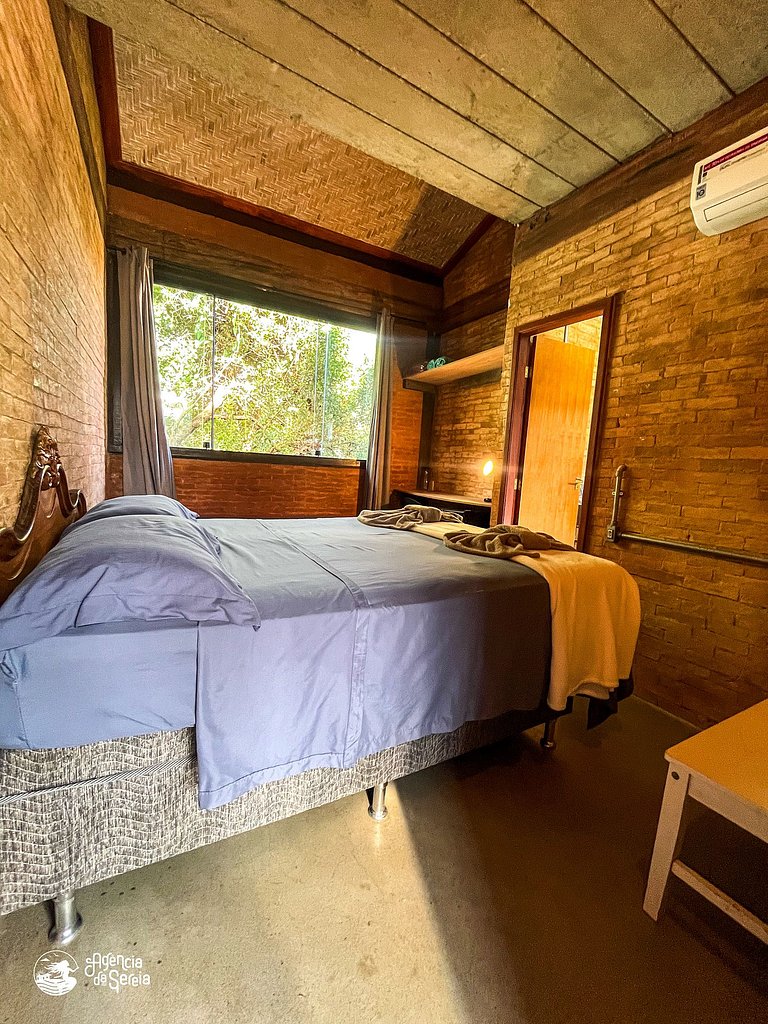 Casa espaçosa no centro, c/ jacuzzi e churrasq.