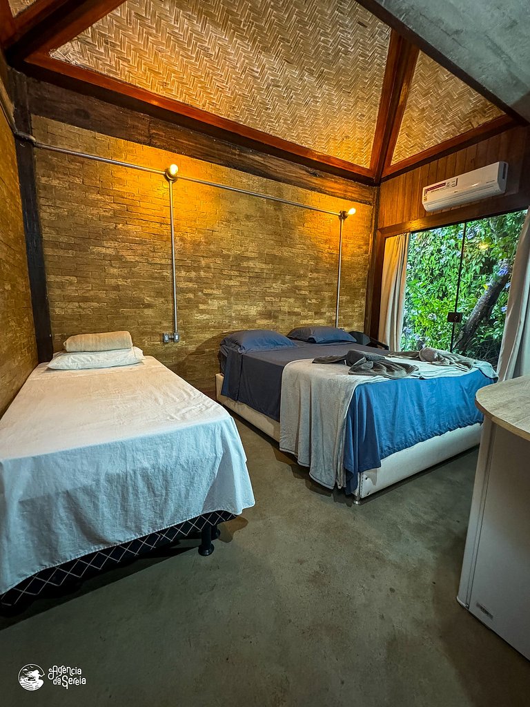 Casa espaçosa no centro, c/ jacuzzi e churrasq.