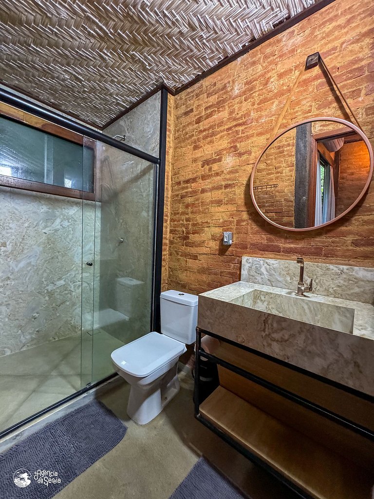 Casa espaçosa no centro, c/ jacuzzi e churrasq.